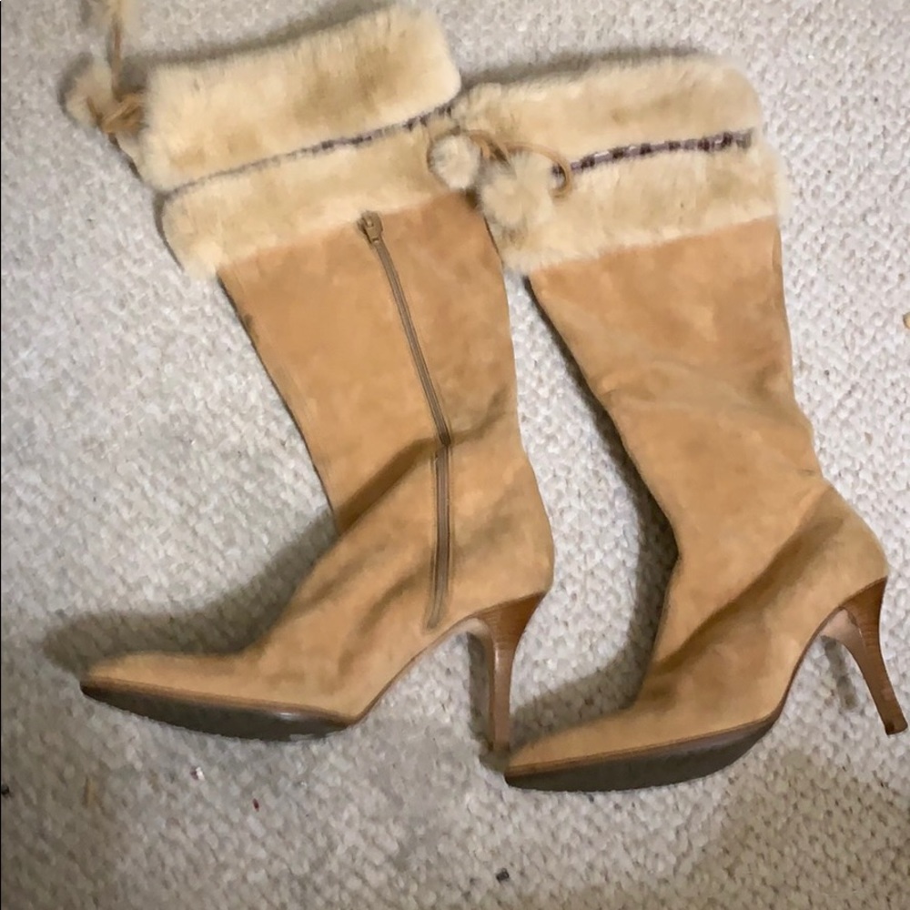 Suede boots with rabbit fur at the top